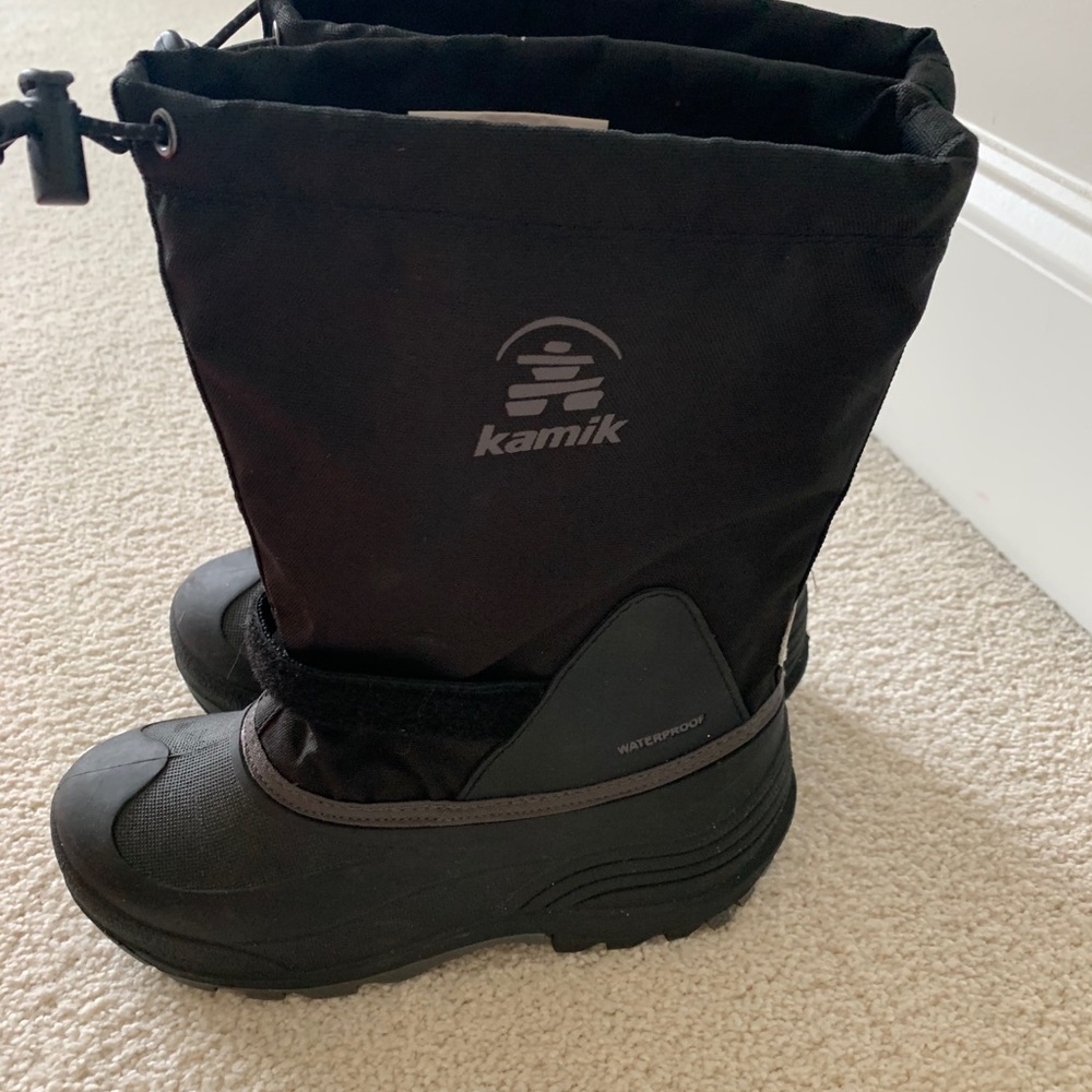 Snow boots